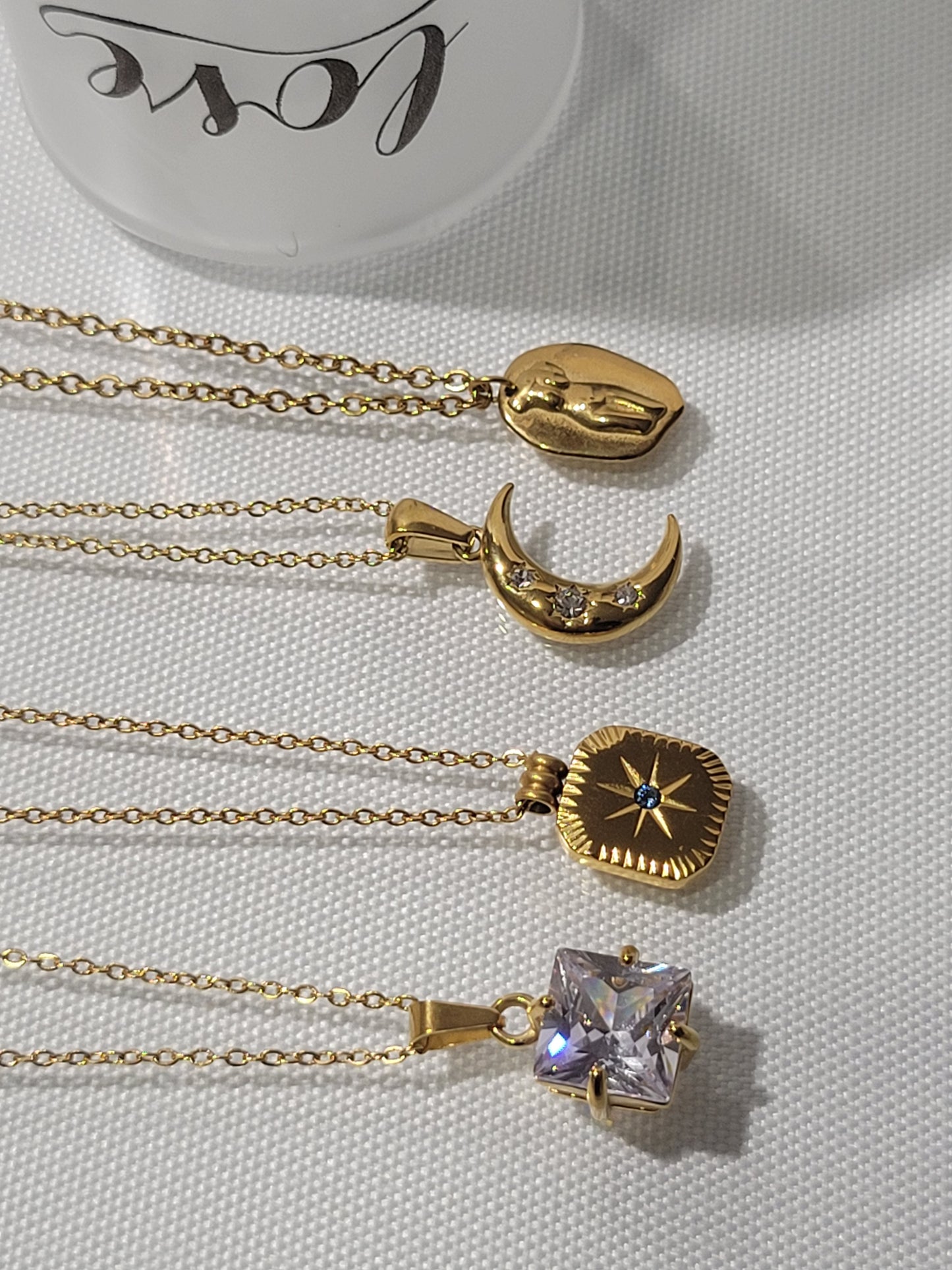 APHRODITE NECKLACE (GOLD)