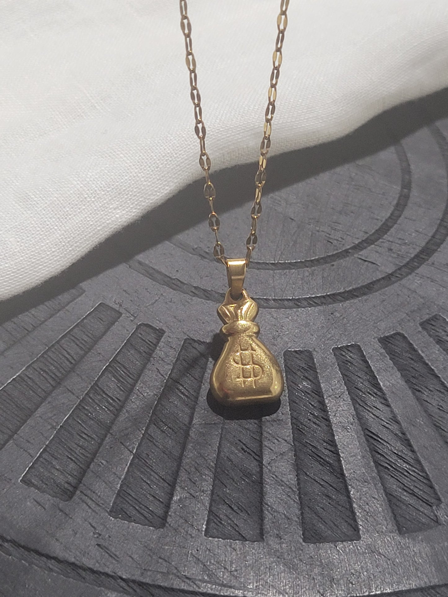 FORTUNA PENDANT NECKLACE