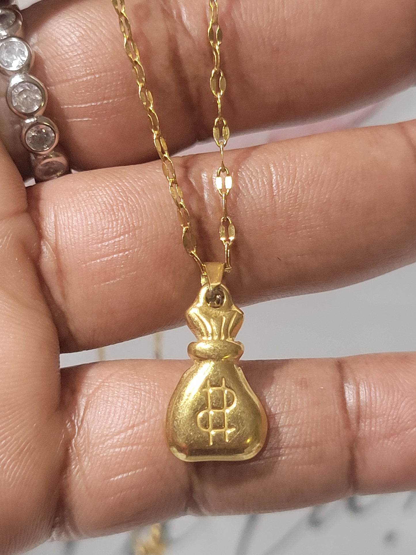 FORTUNA PENDANT NECKLACE