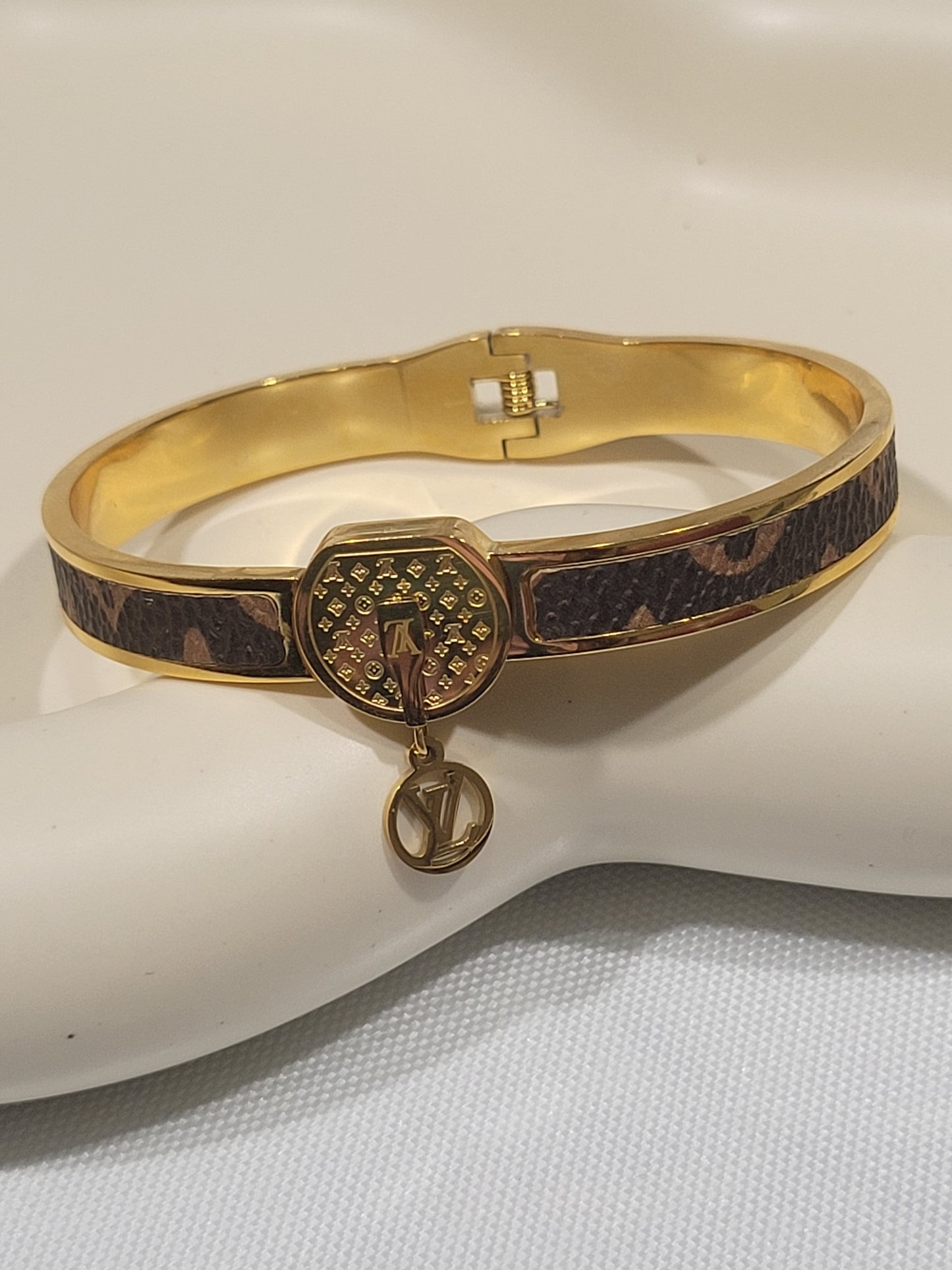 LOUISE V OPEN CUFF BRACELET