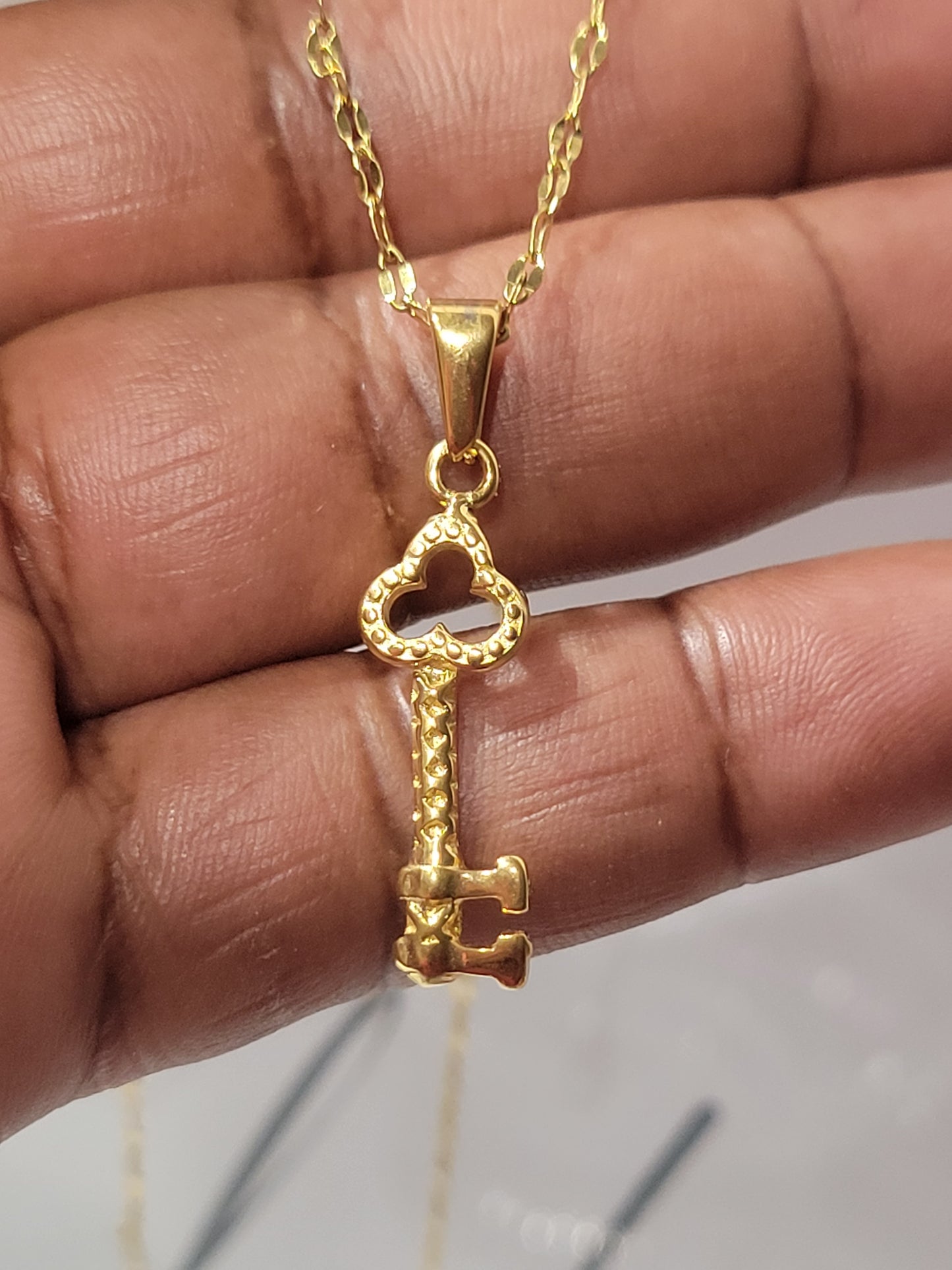 KEY CHARM NECLACE