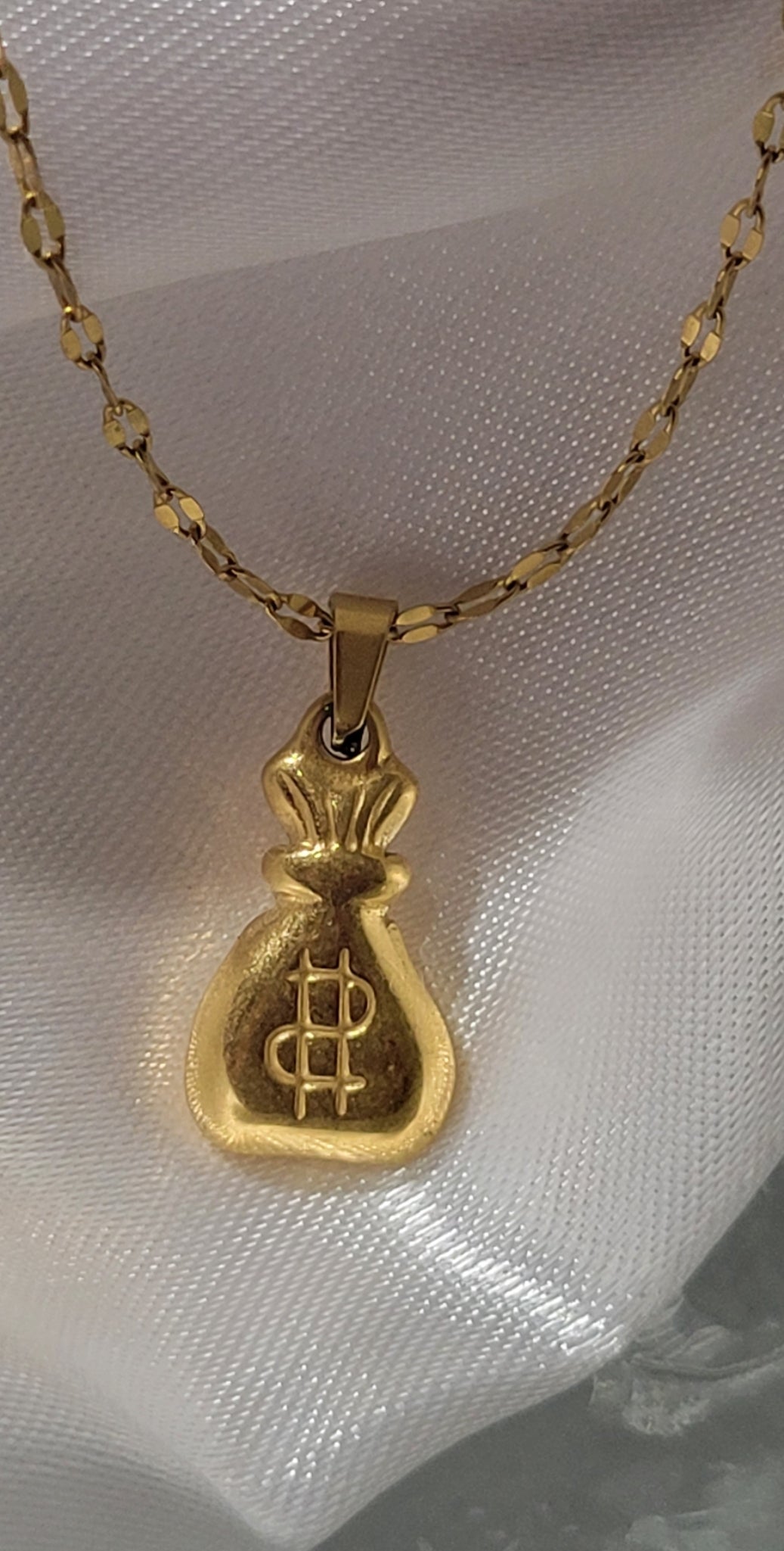 FORTUNA PENDANT NECKLACE