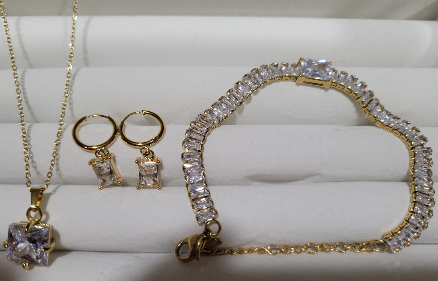 TRENDY GOLD CHARM EARRING