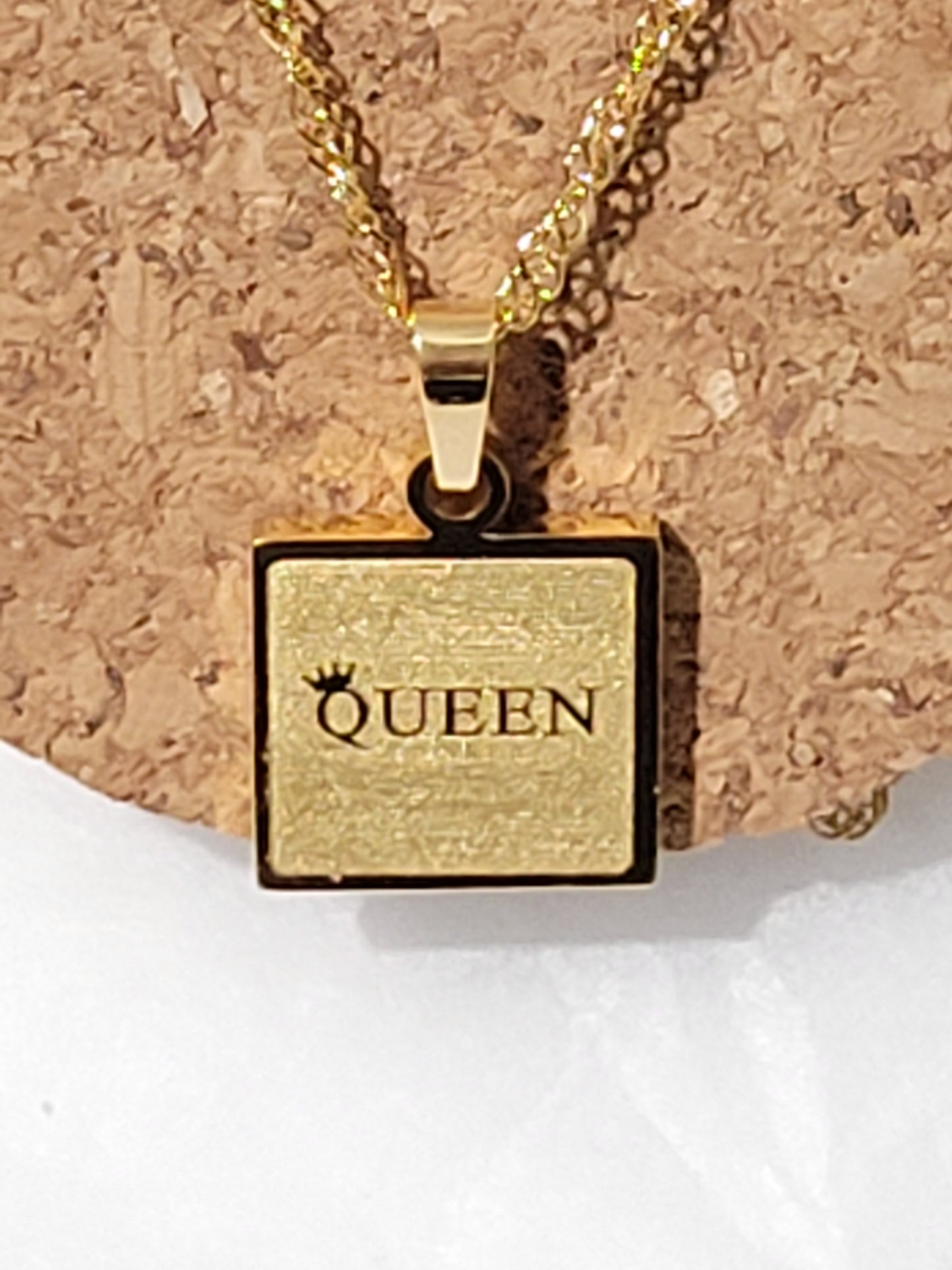 QUEEN DIONA CHARM