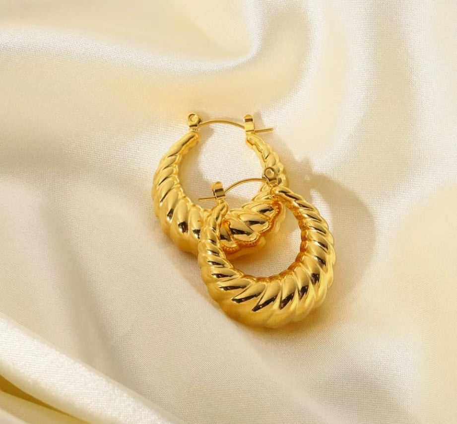ELSA HOOPS EARRING