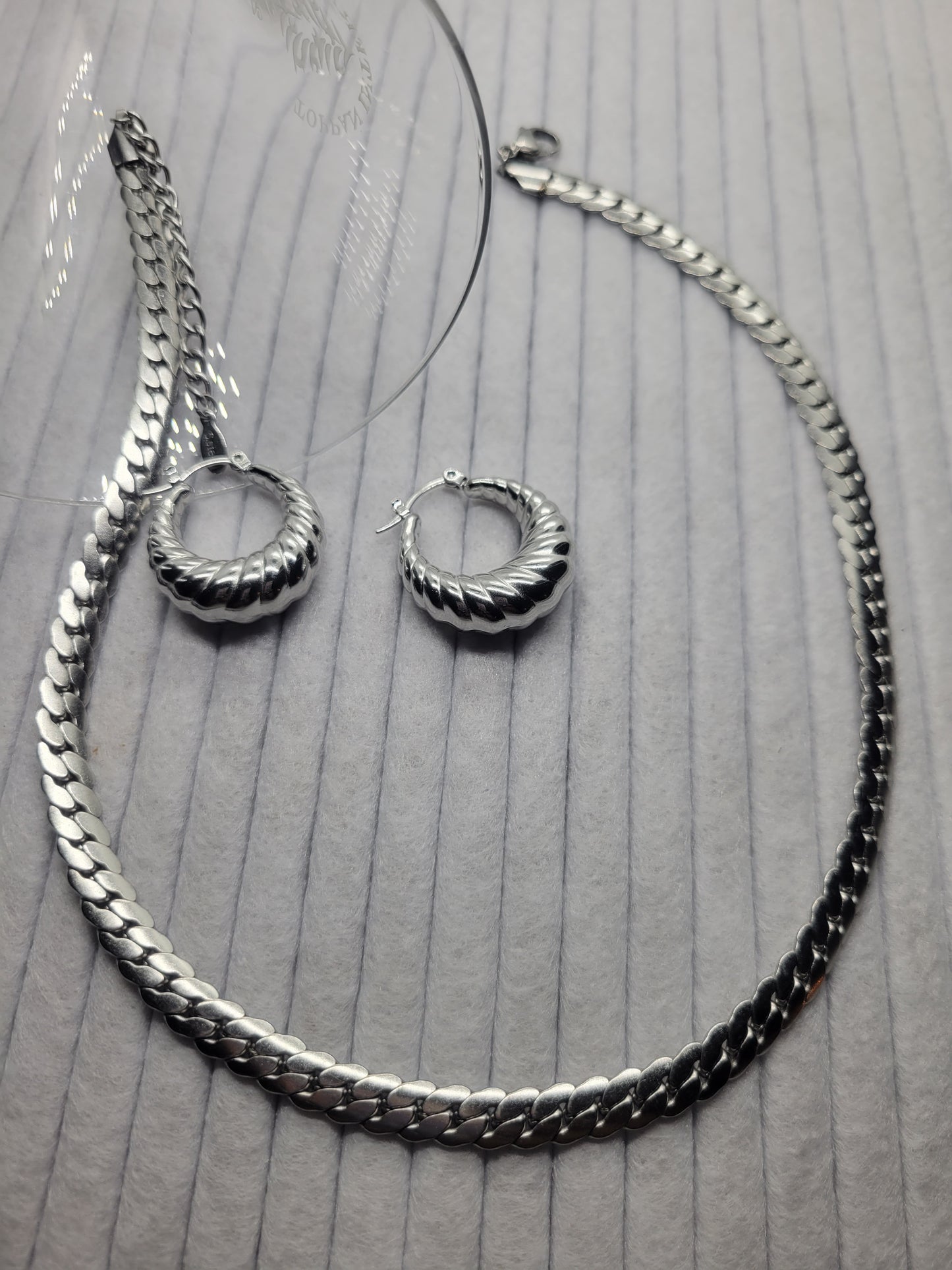 ELSA HOOPS EARRING