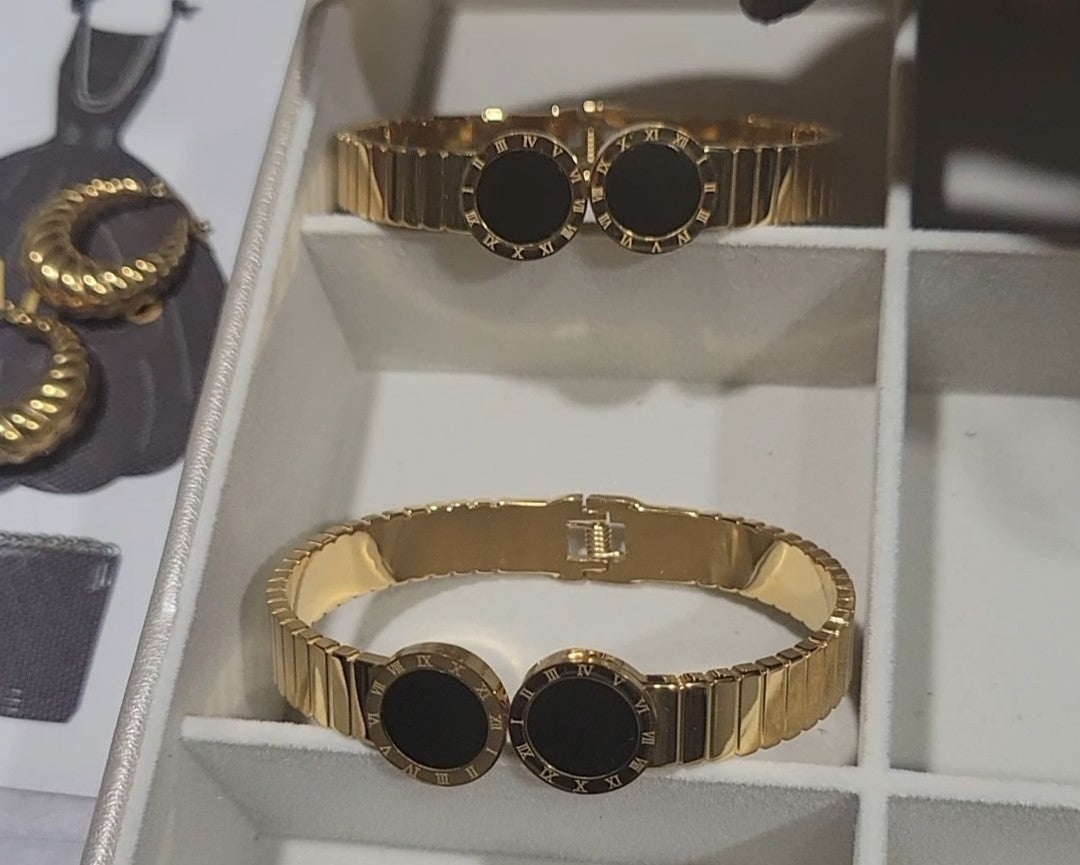 CLASSIC CUFF BRACELET