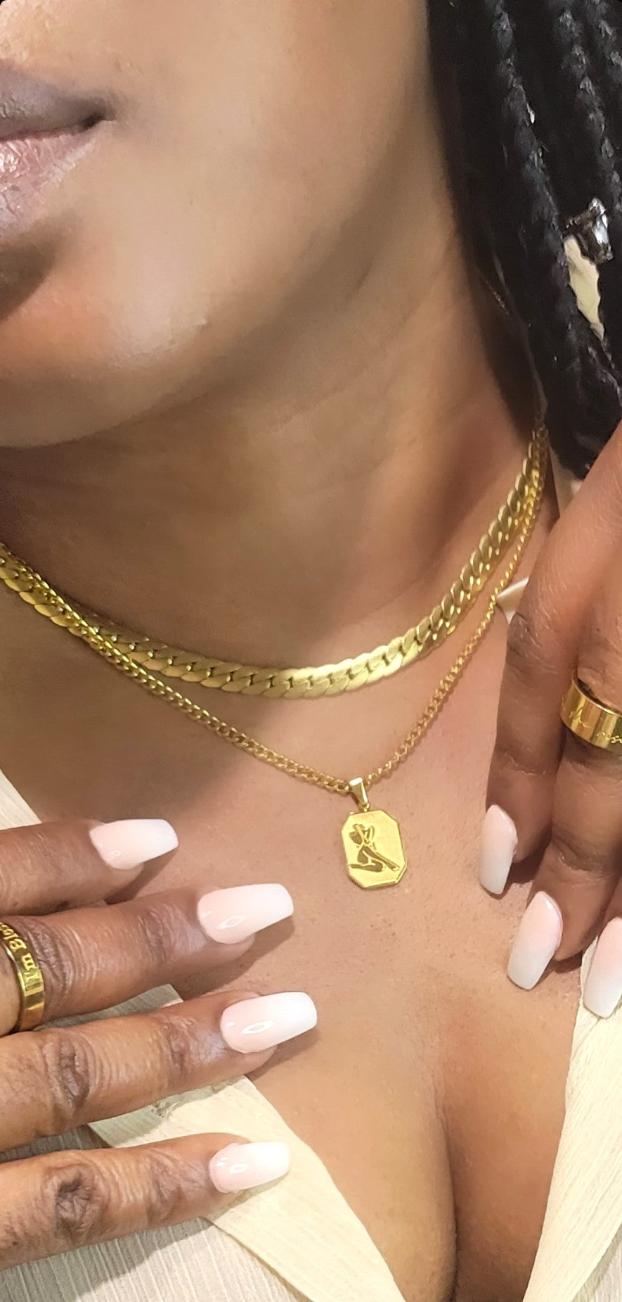 FEARLESS QUEEN 18K GOLD PENDANT NECKLACE