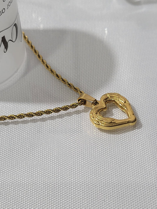 EAGLE HEART PENDANT NECKLACE