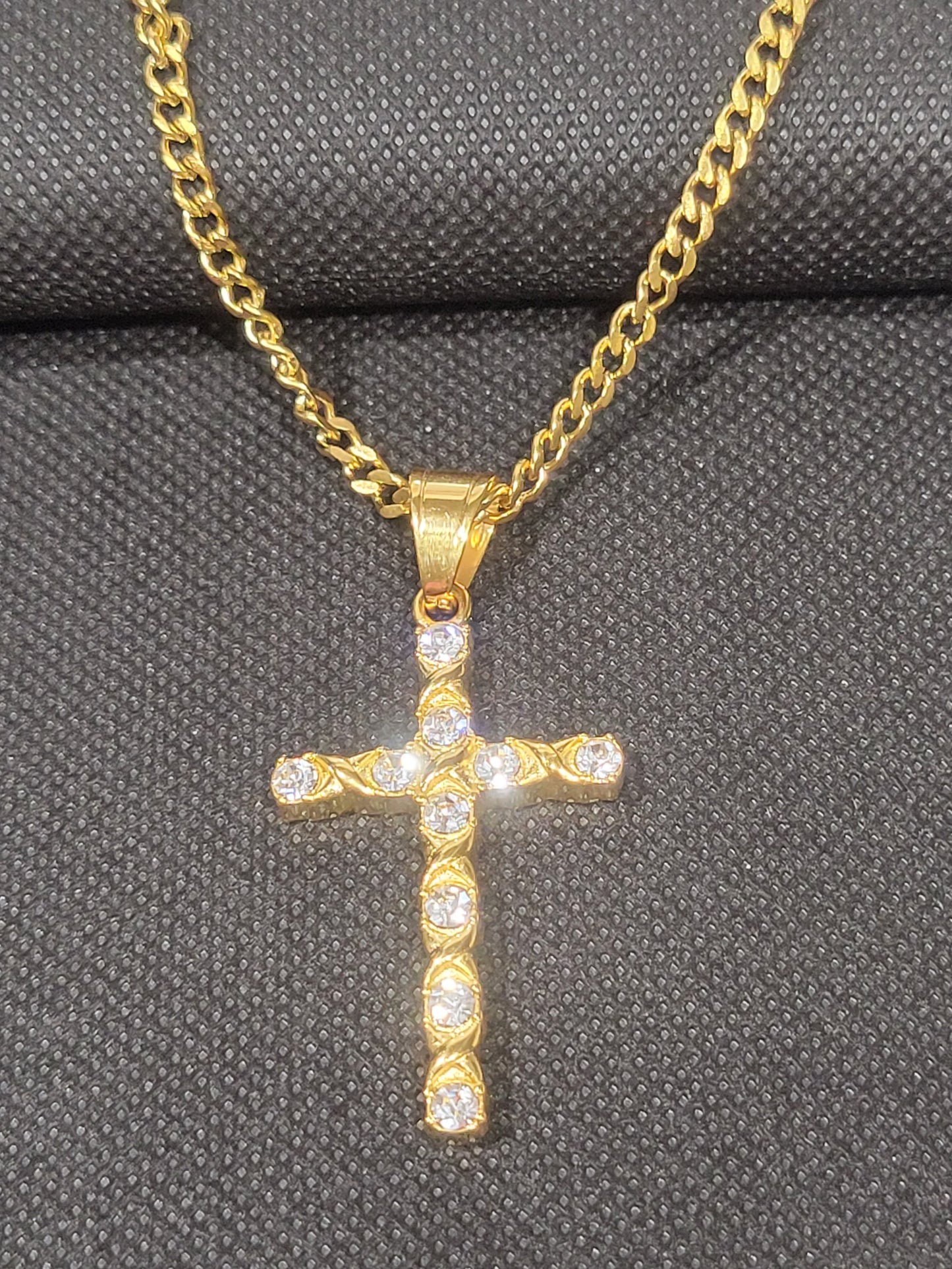 CROSS PENDANT NECKLACE