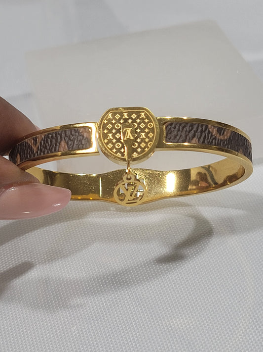 LOUISE V OPEN CUFF BRACELET
