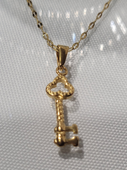 KEY CHARM NECLACE