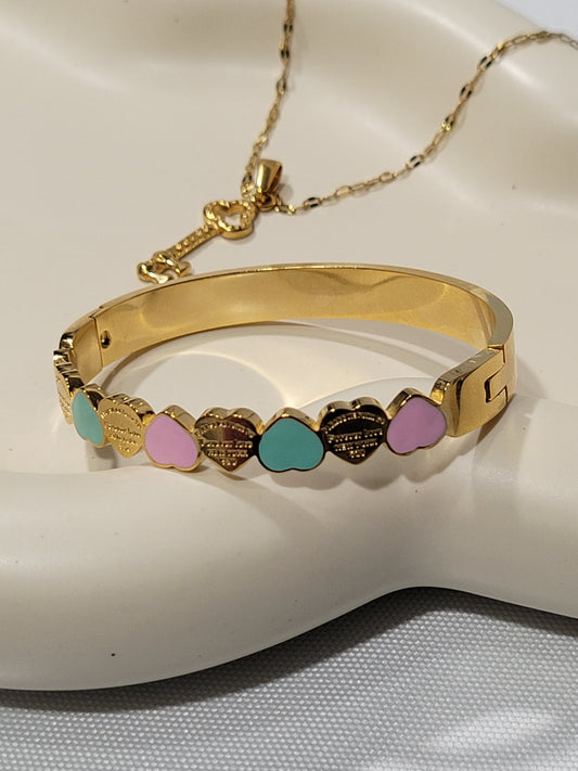 ALL HEARTS BRACELET