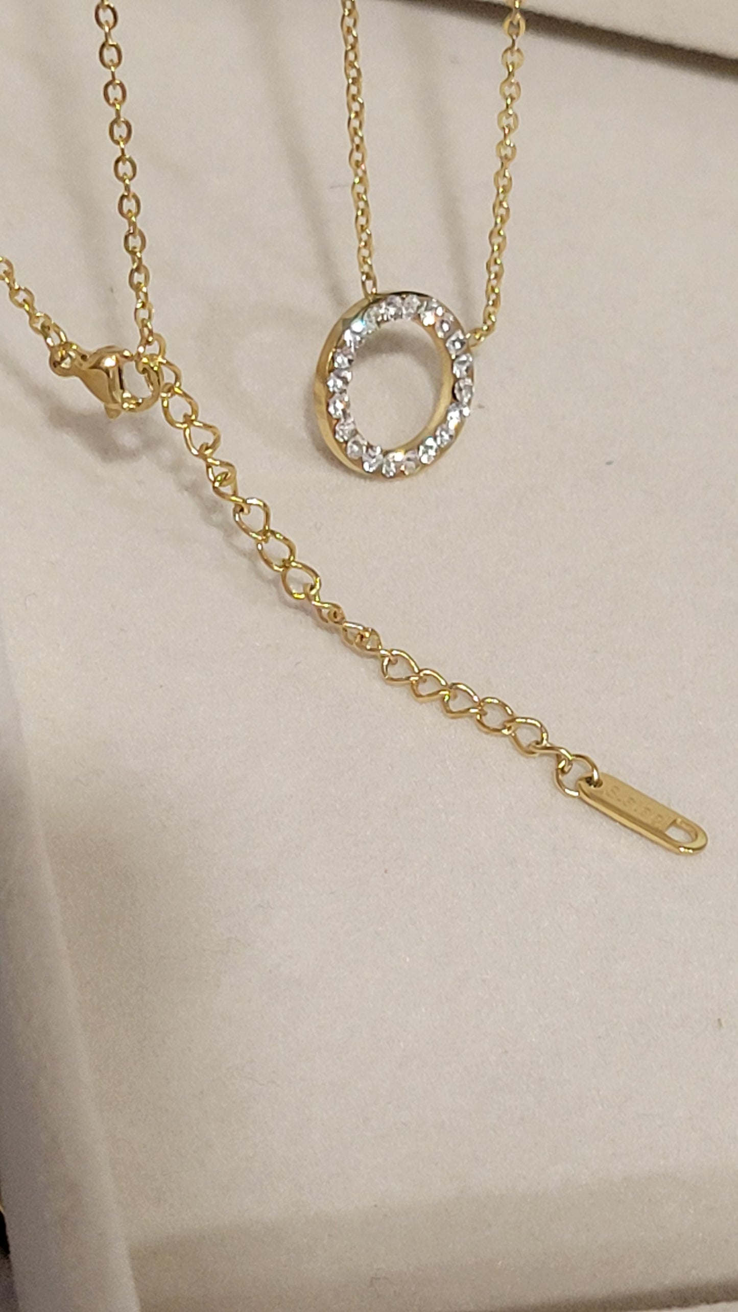 CIRLCE CHARM NECKLACE