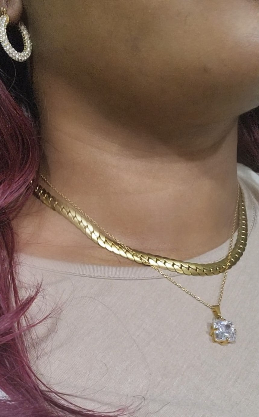 CRYSTAL STONE PENDANT NECKLACE