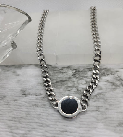 T-CHARM DOUBLE SIDED CHOKER