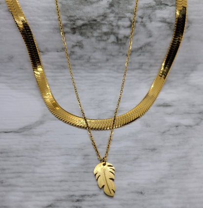 APRIL LEAF NECKLACE
