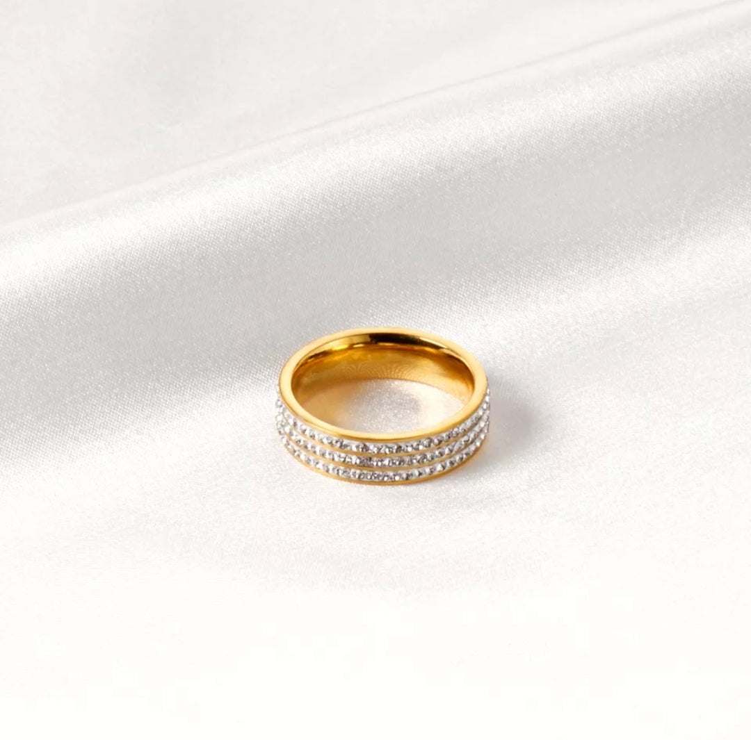 RIA CRYSTAL TRENDY RING