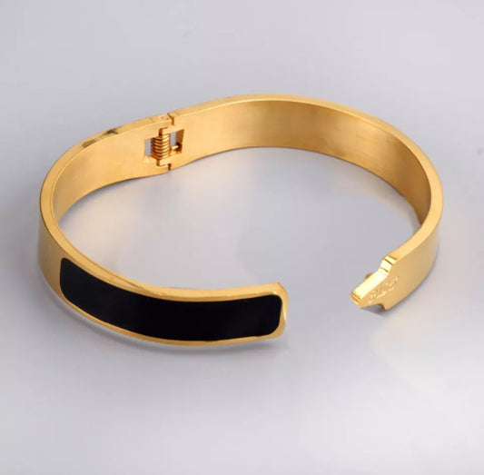 LANI DAINTY GOLD BRACELET.
