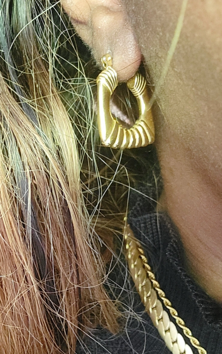 ELLIE MAE HOOPS
